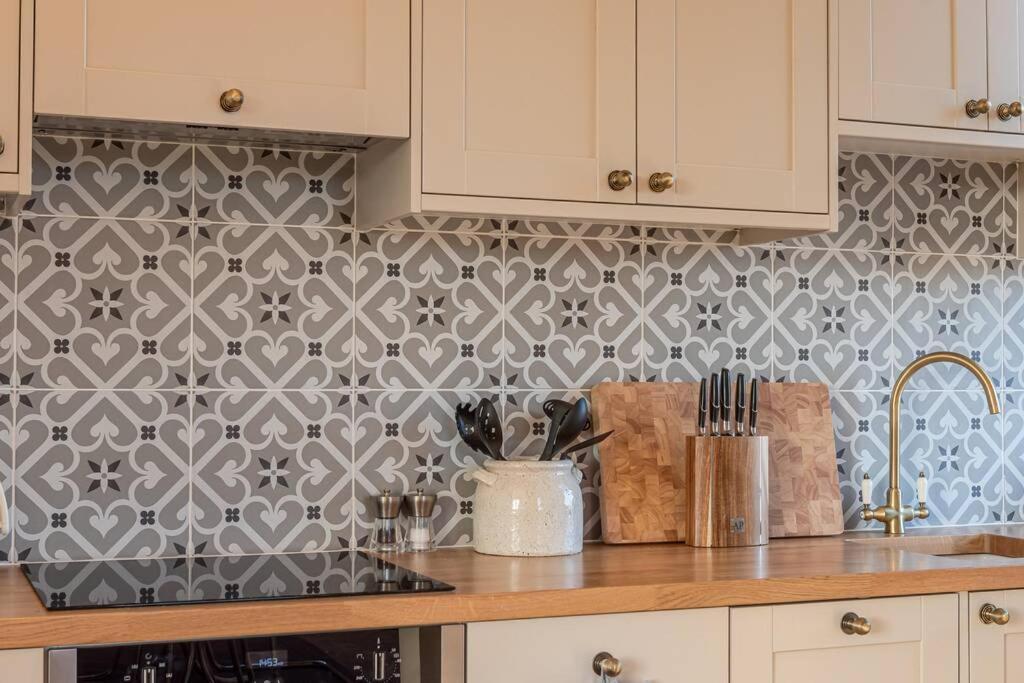 Luxury Apartment Rowntree House Across From The Shambles Йорк Екстериор снимка