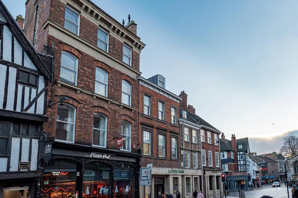 Luxury Apartment Rowntree House Across From The Shambles Йорк Екстериор снимка